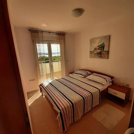 With Parking Space Kraj, Pasman - 22000 Tkon