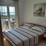 דירה With A Parking Space Kraj, Pasman - 22000 טקון
