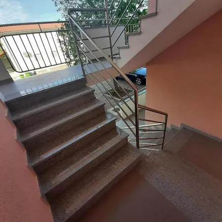 아파트 With Parking Space Kraj, Pasman - 22000 트콘