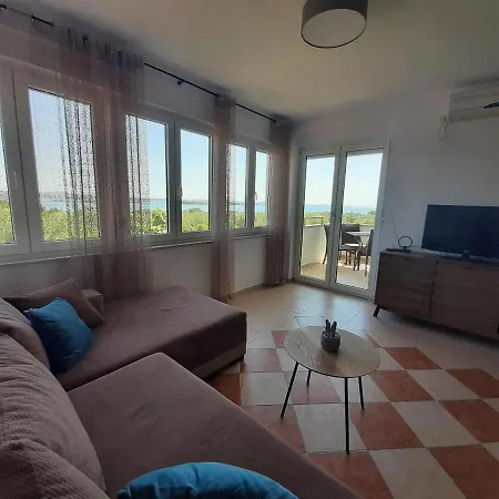 With Parking Space Kraj, Pasman - 22000 Tkon