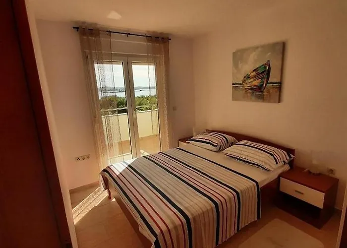 With Parking Space Kraj, Pasman - 22000 Tkon