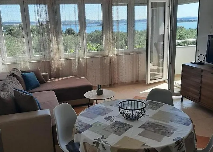 With Parking Space Kraj, Pasman - 22000 *